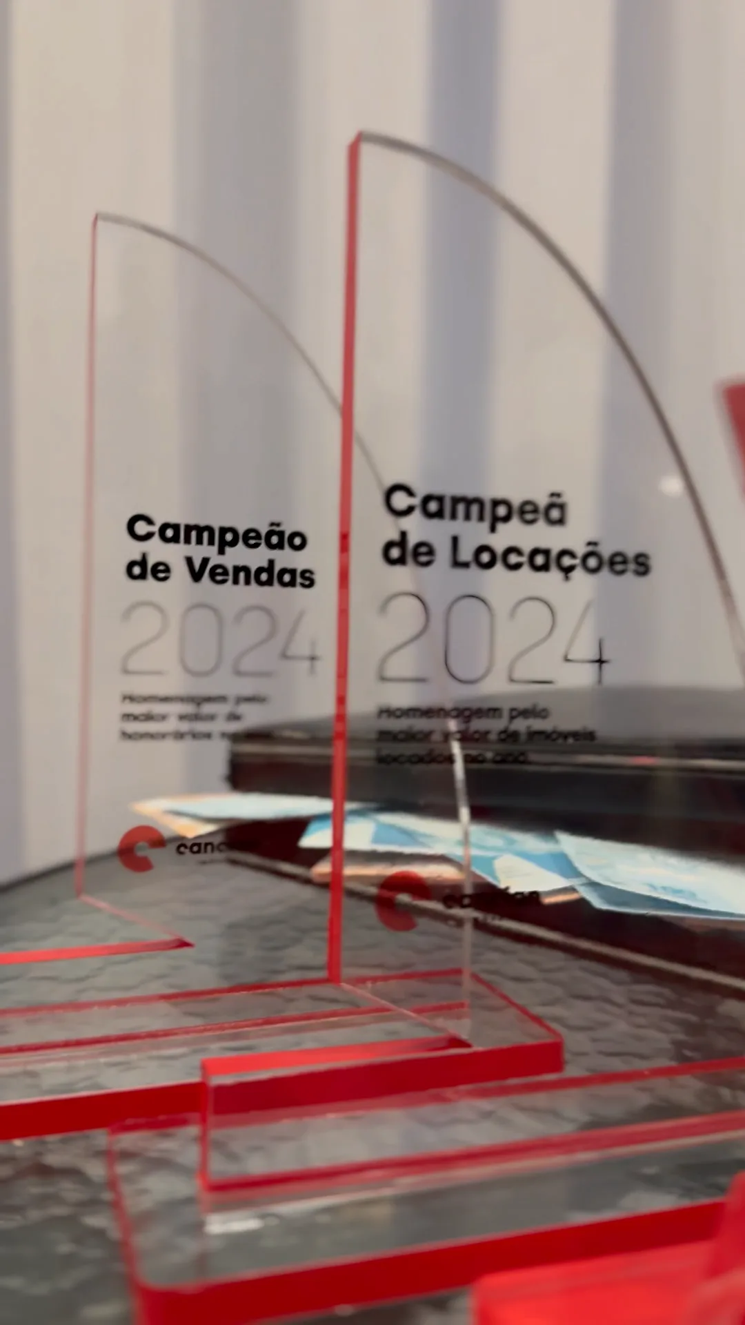 Equipe colaborando em projeto no escritório